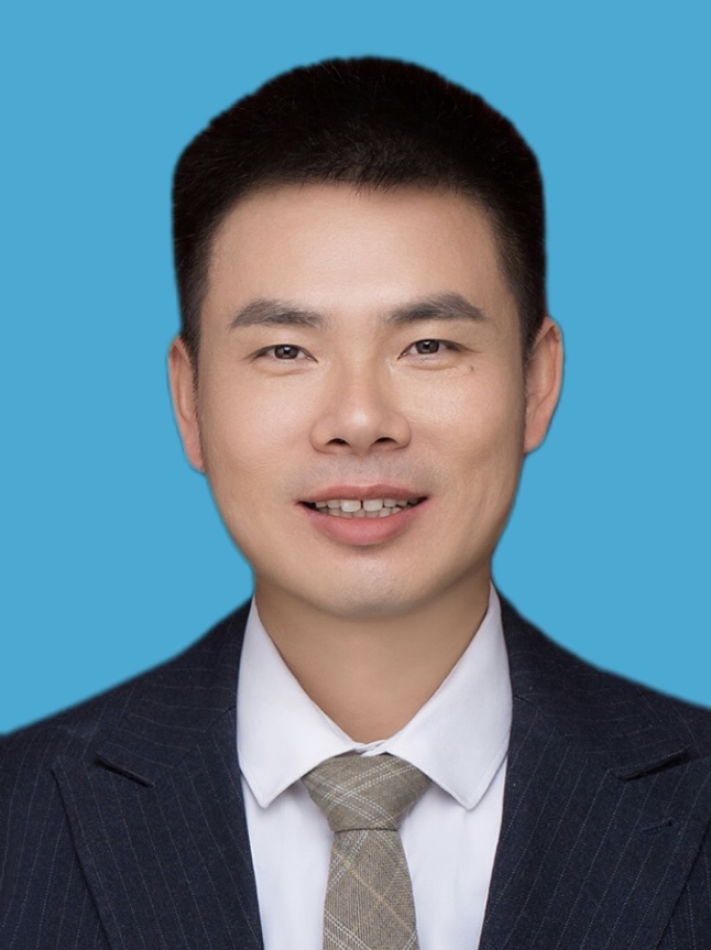 A person in a suit and tieDescription automatically generated